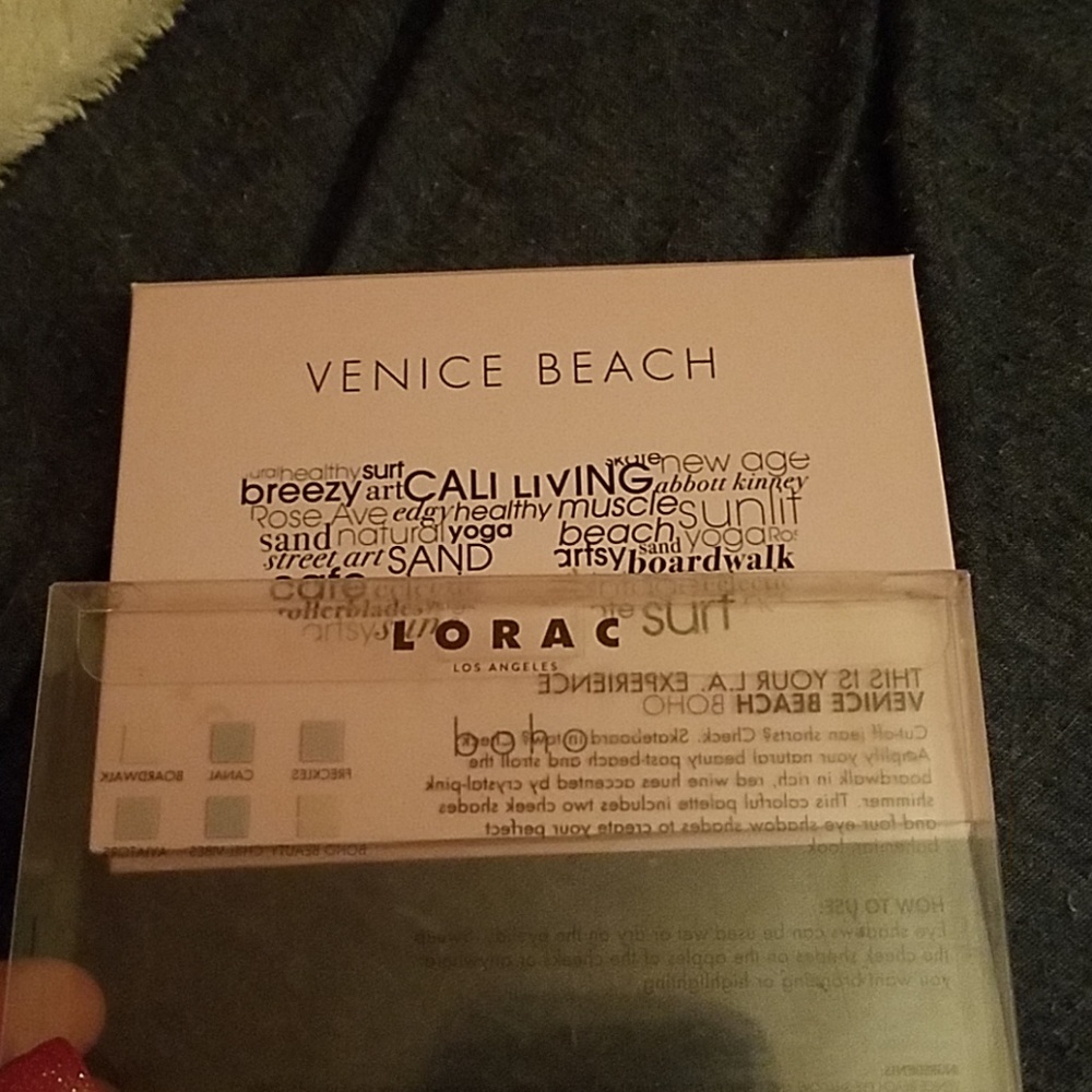 4 shadows 2 blush bobo palette